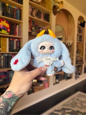 NIB Samuel Magic Wardrobe hanging plush